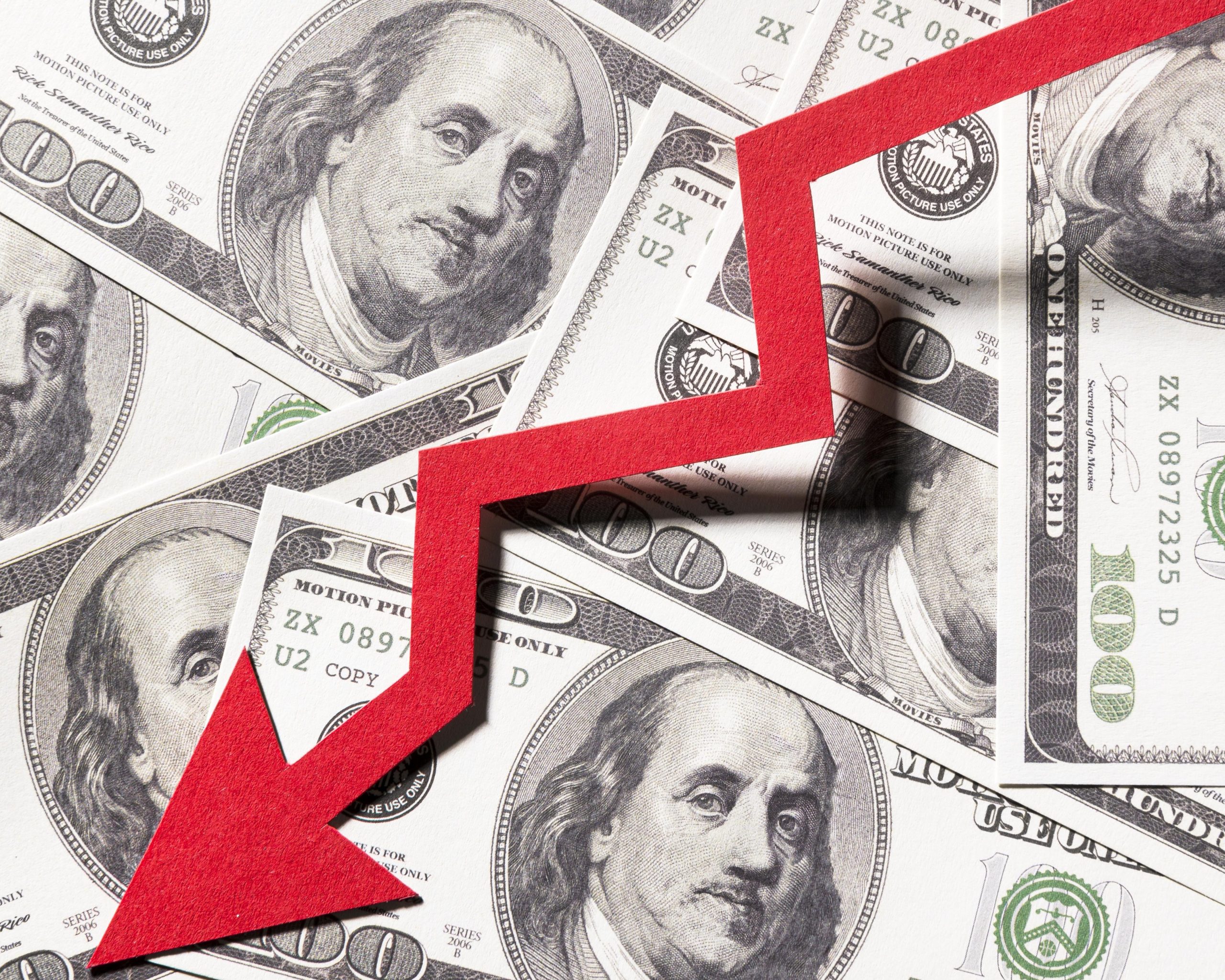 Dollar Decline Extends on Trade and Fiscal Uncertainty